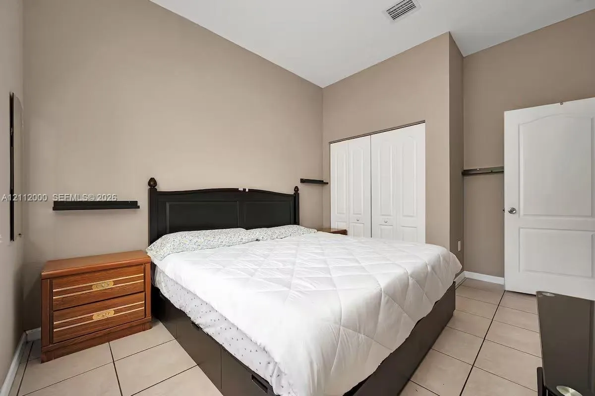 2327 NE 37th Terrace #2327
