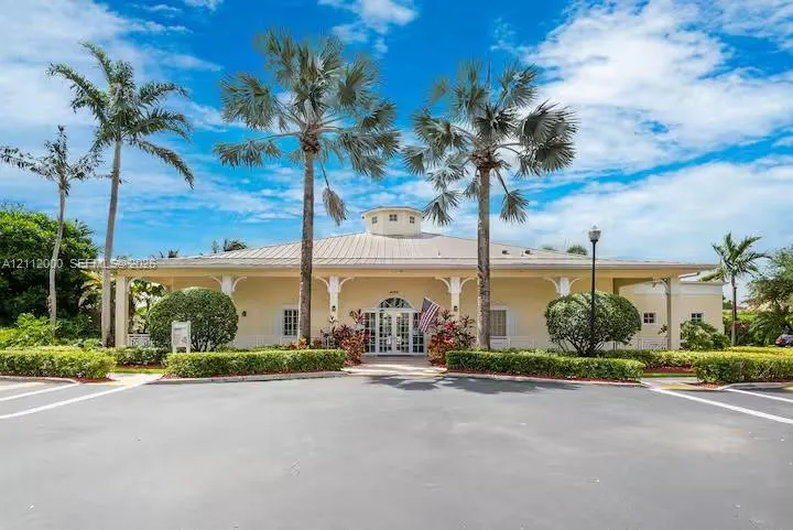 2327 NE 37th Terrace #2327
