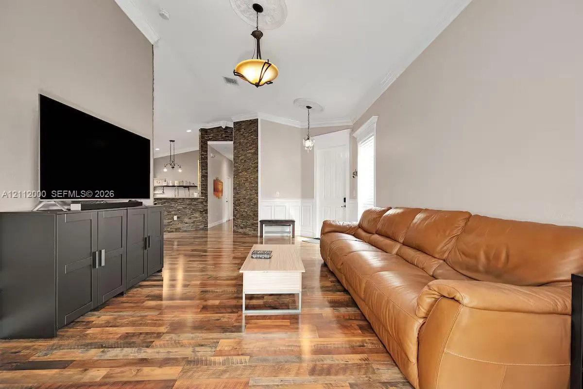 2327 NE 37th Terrace #2327