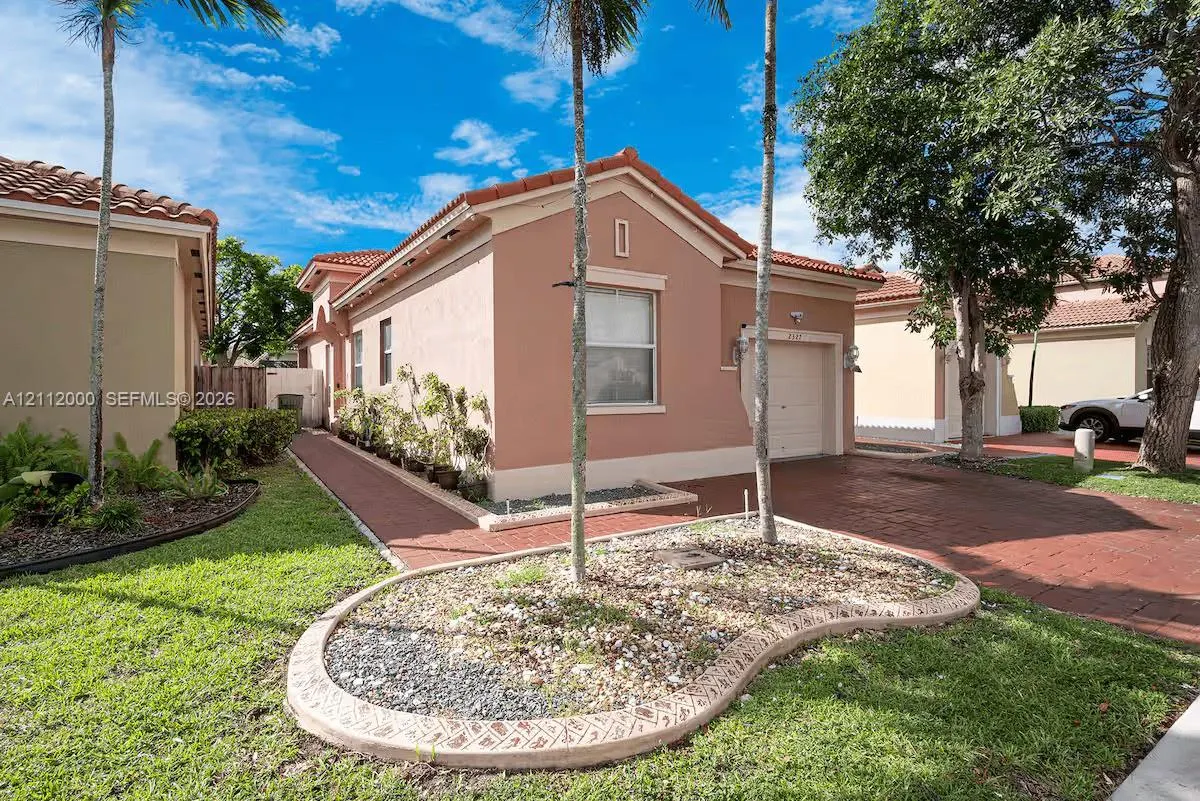 2327 NE 37th Terrace #2327