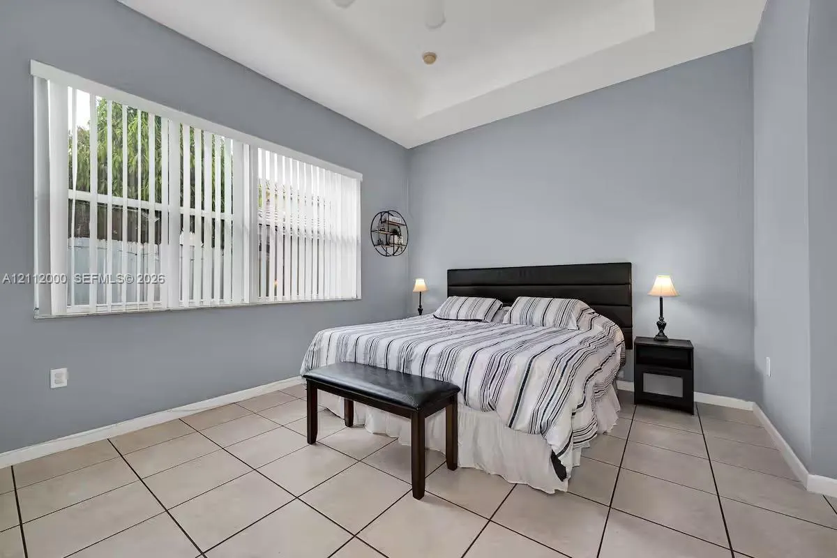 2327 NE 37th Terrace #2327
