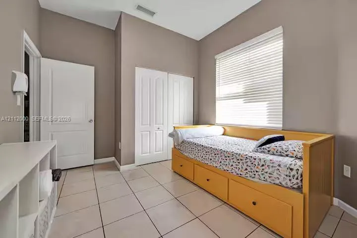 2327 NE 37th Terrace #2327