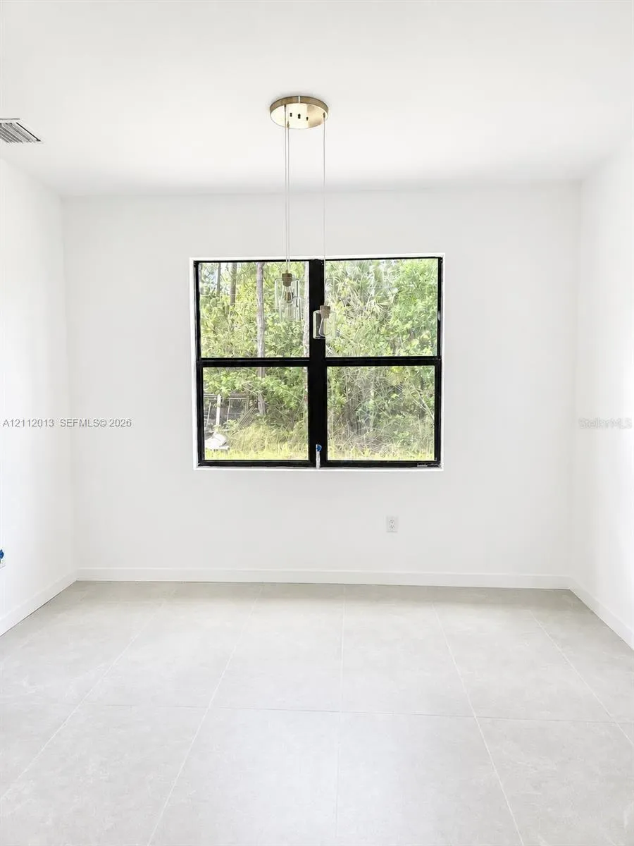 1401 W 10 Street