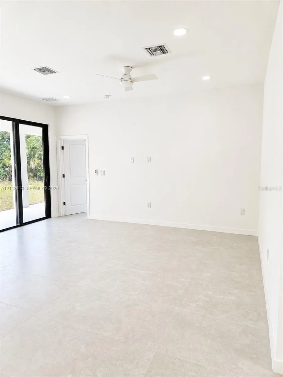 1401 W 10 Street