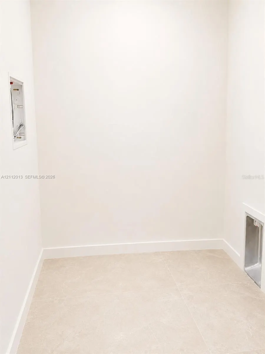 1401 W 10 Street