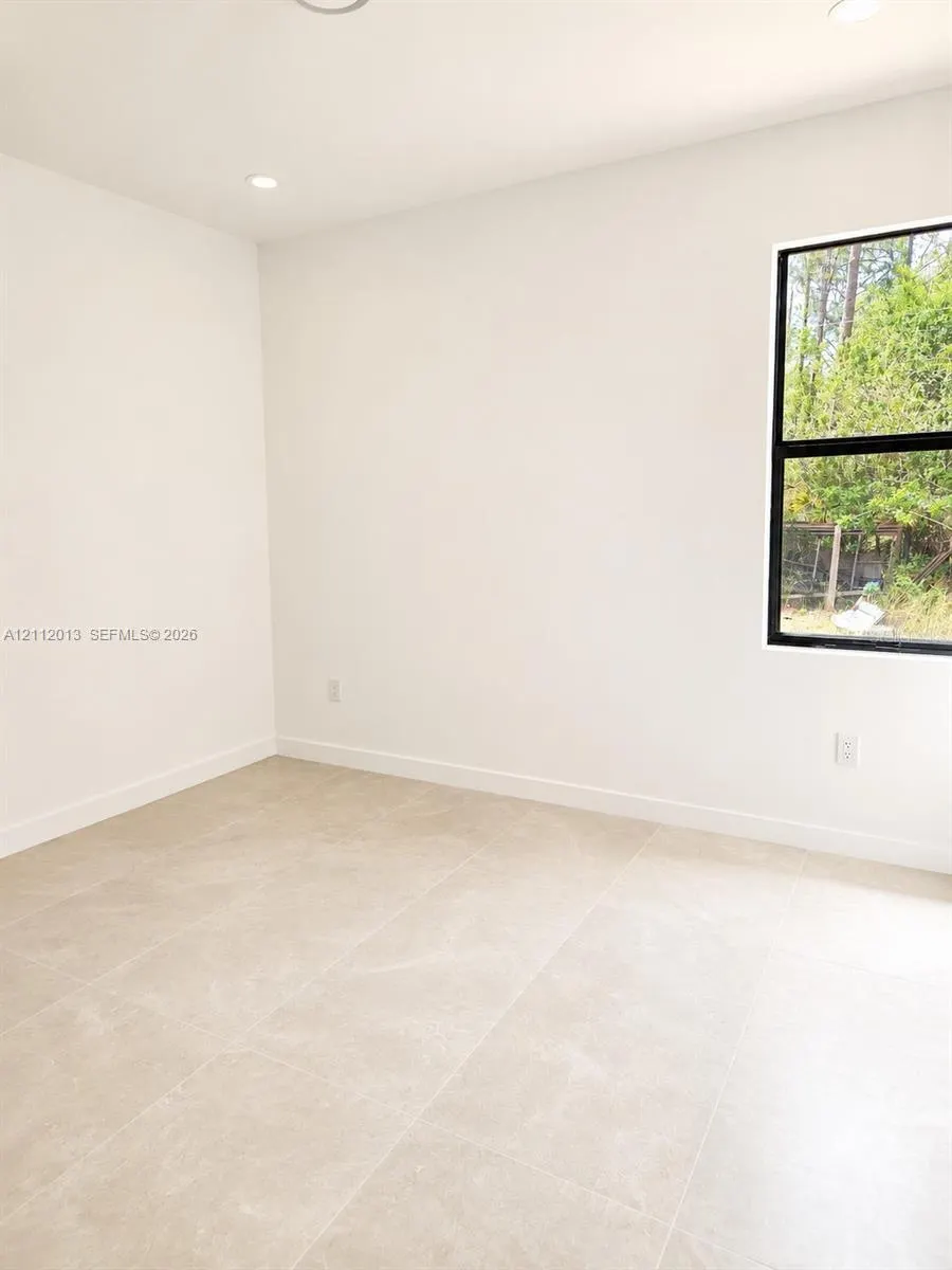 1401 W 10 Street
