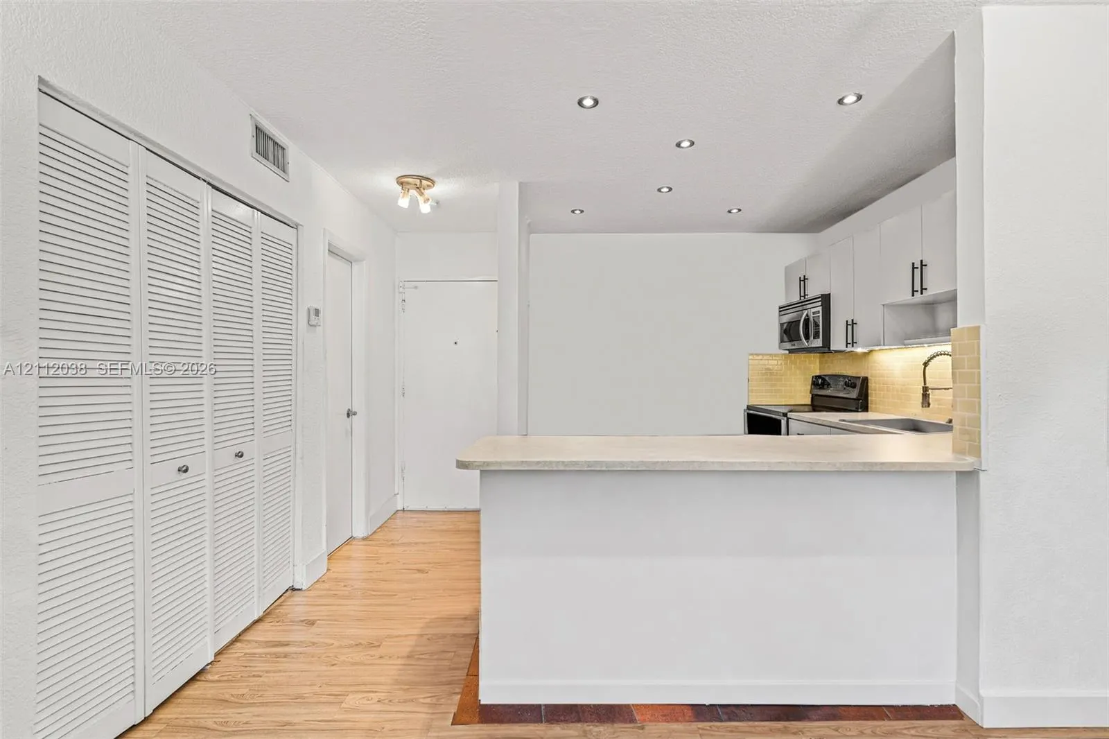 1000 Michigan Avenue #207