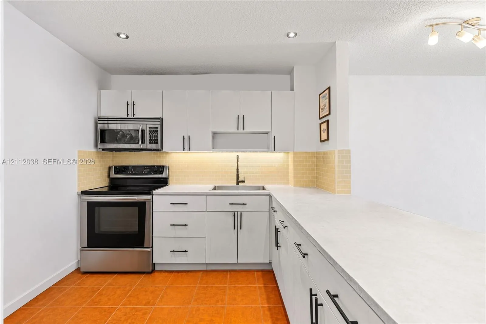 1000 Michigan Avenue #207
