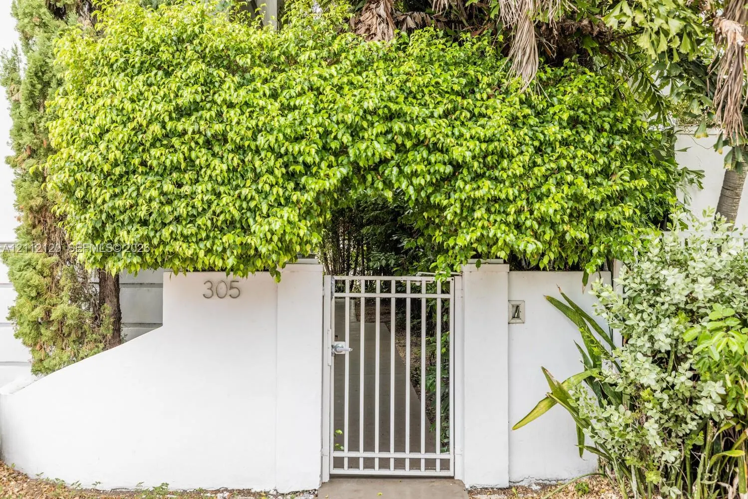 305 Jefferson Avenue #2