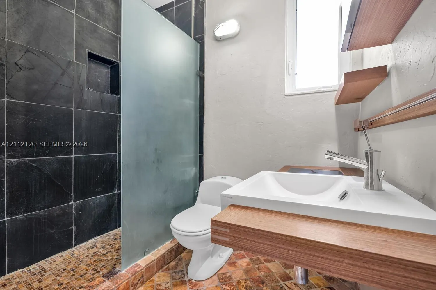305 Jefferson Avenue #2