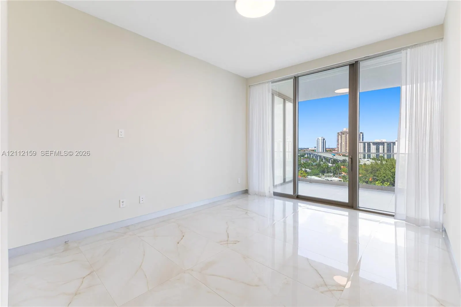 18975 Collins Avenue #802