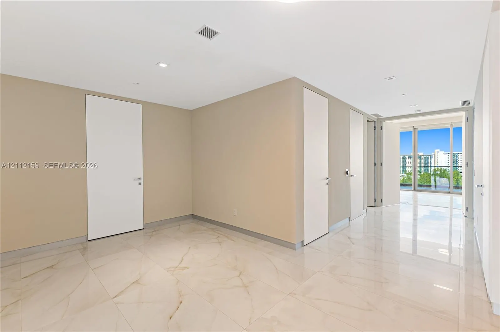 18975 Collins Avenue #802