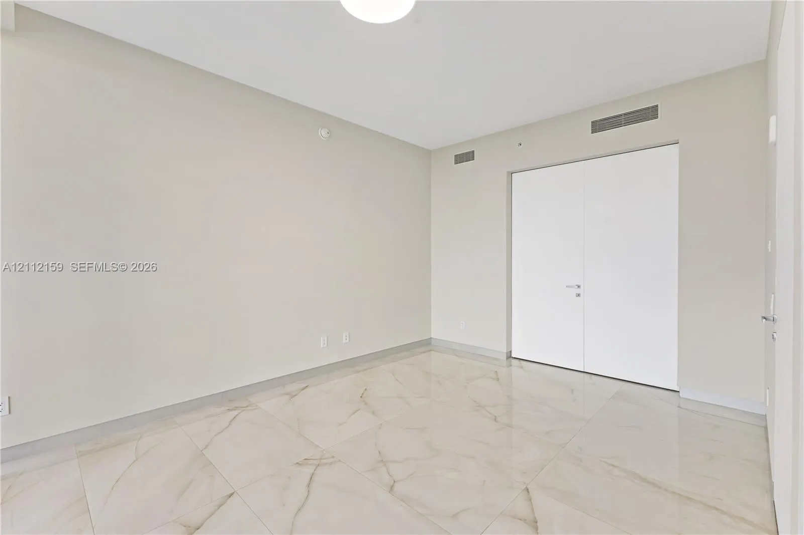18975 Collins Avenue #802
