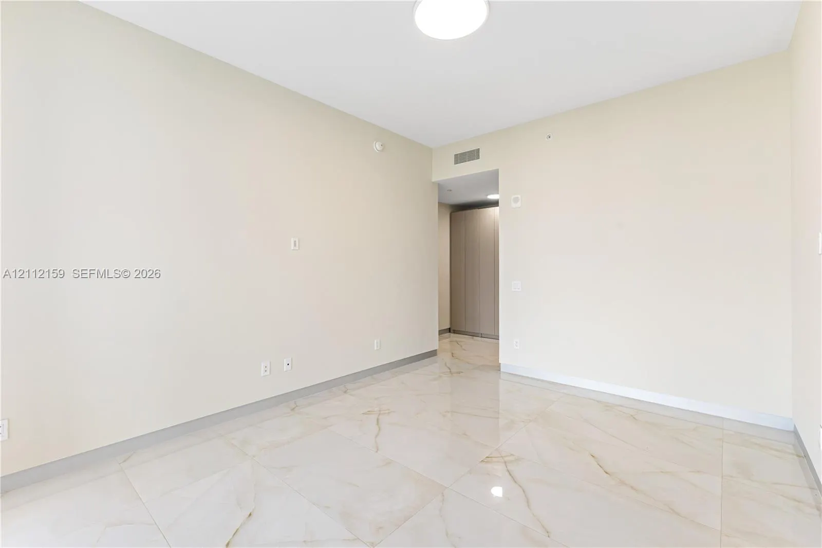 18975 Collins Avenue #802