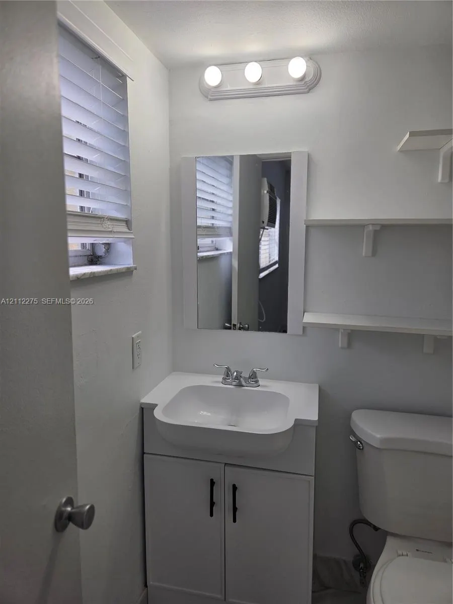 5156 NE 6th Avenue #207