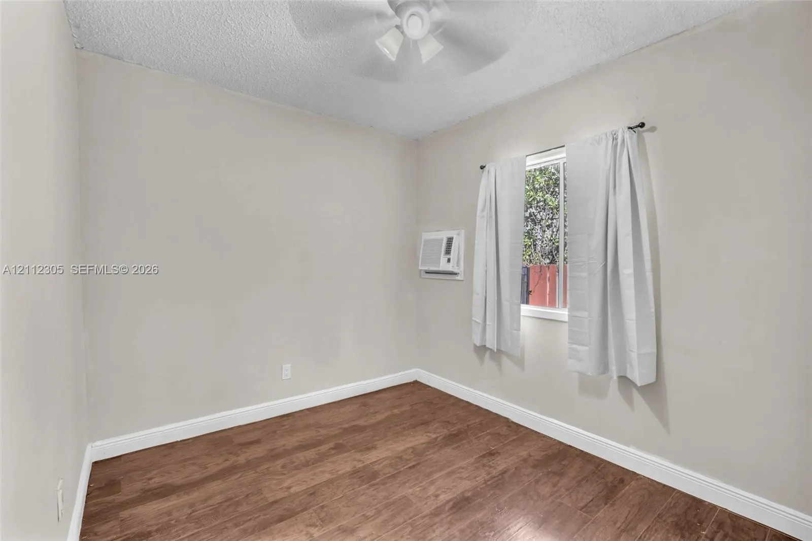 1008 N 18th Court