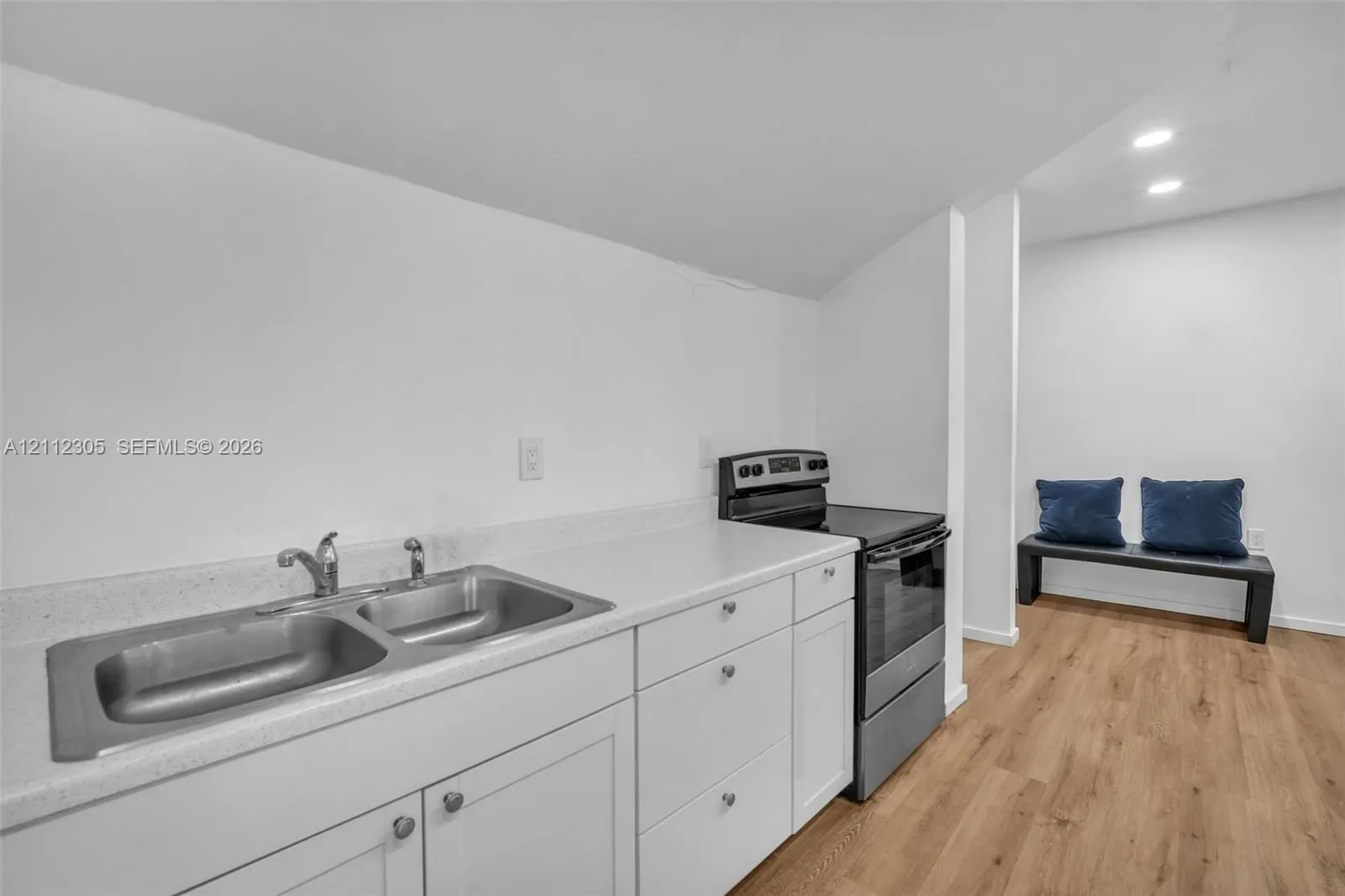 1008 N 18th Court