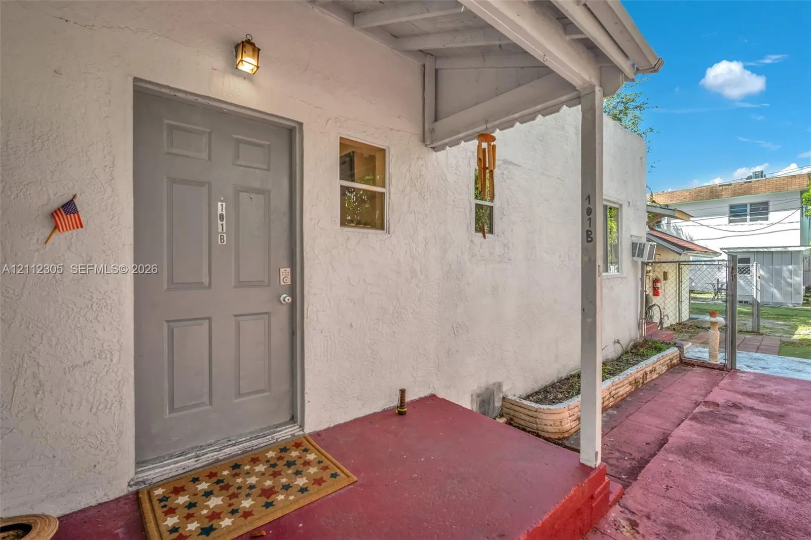 1008 N 18th Court