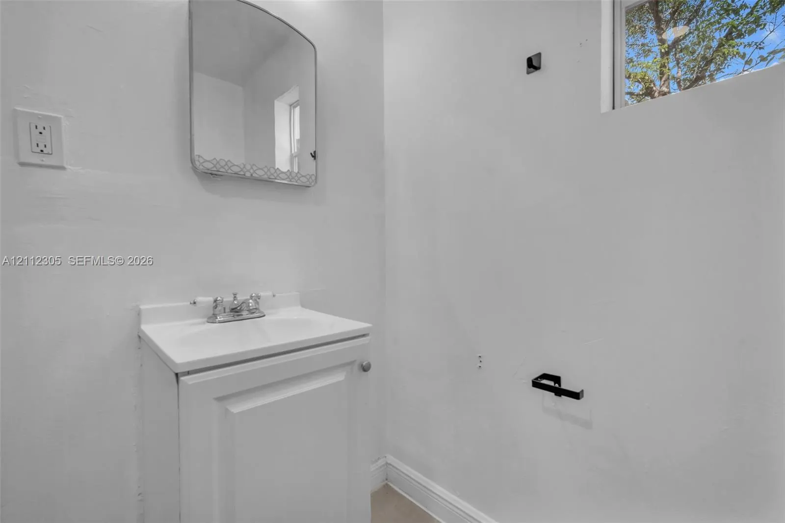 1008 N 18th Court