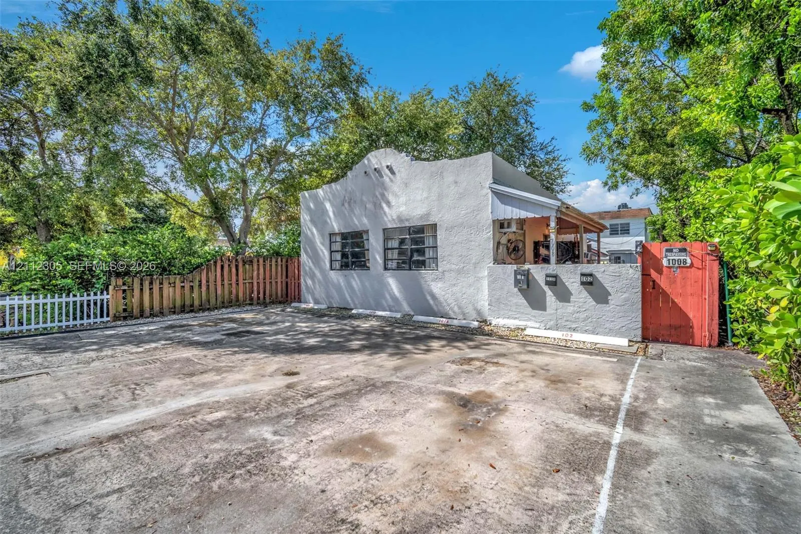 1008 N 18th Court