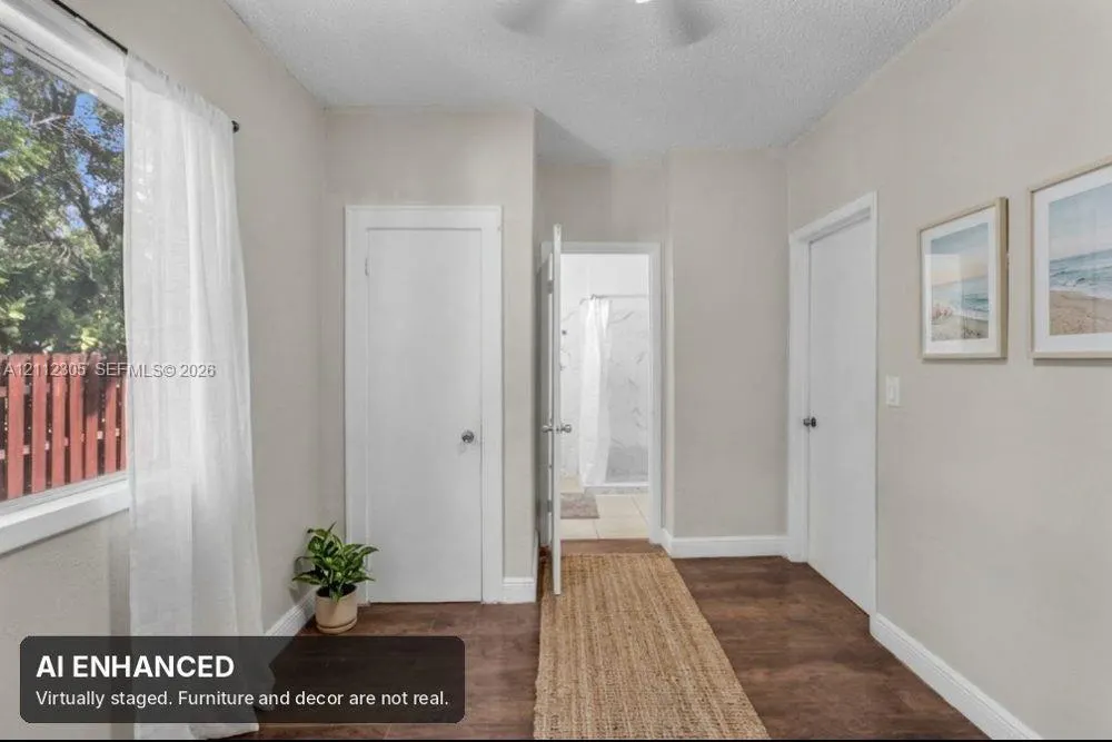 1008 N 18th Court
