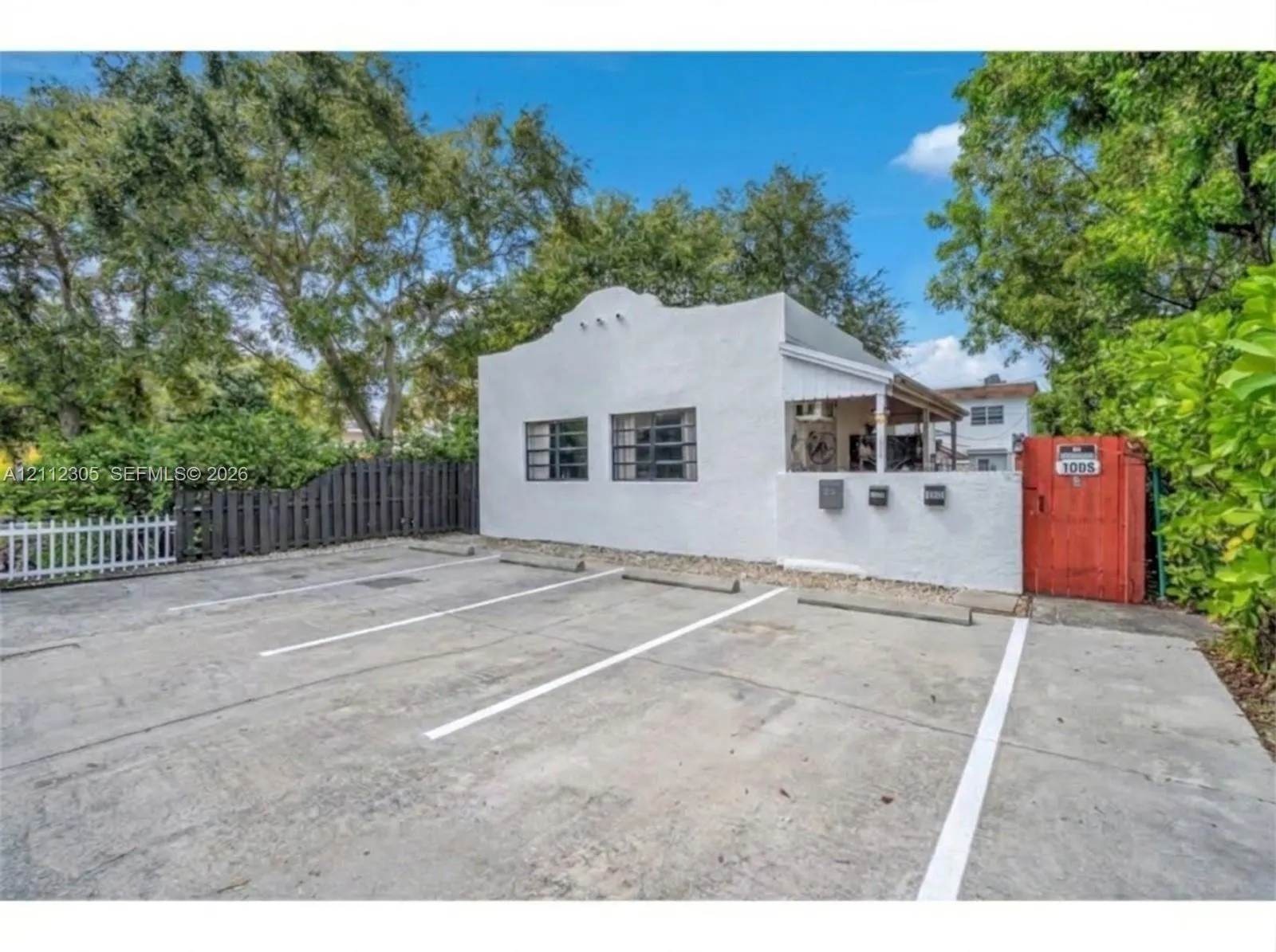 1008 N 18th Court