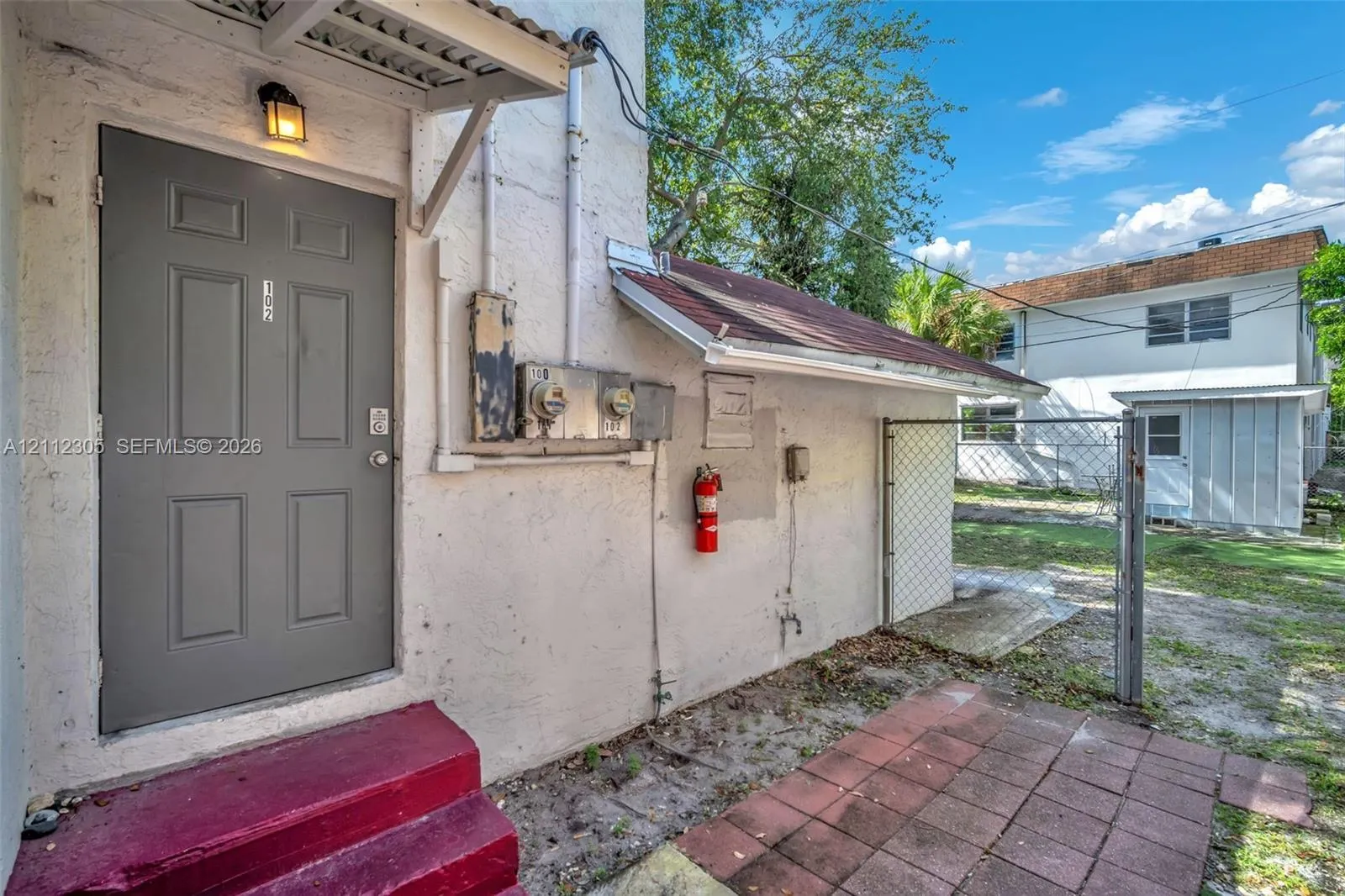 1008 N 18th Court