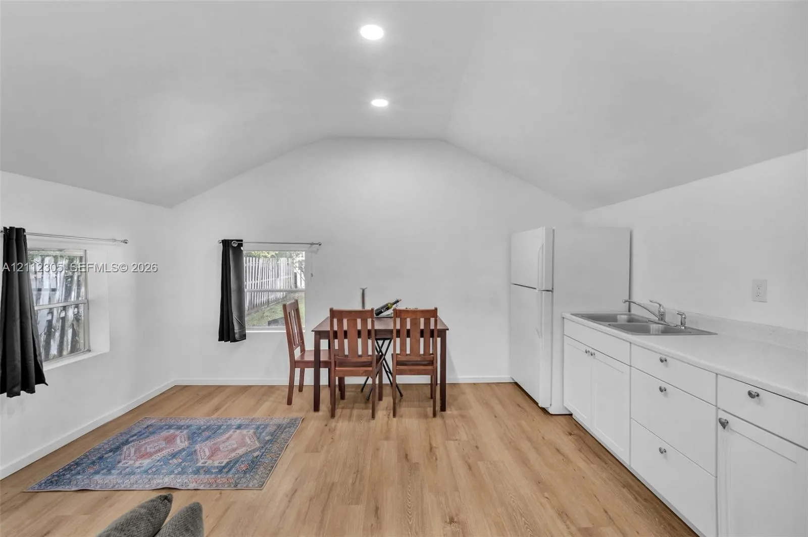 1008 N 18th Court