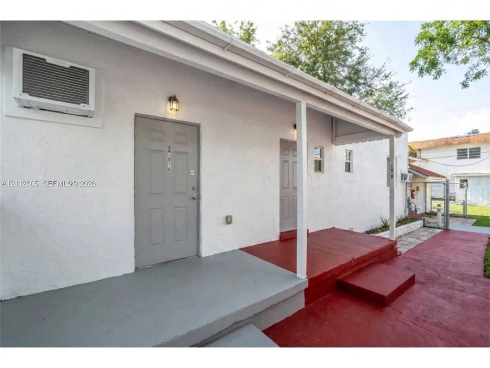 1008 N 18th Court
