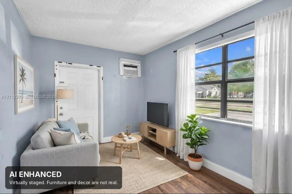 1008 N 18th Court