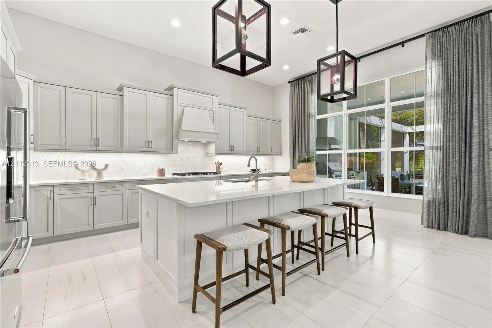 3181 Capistrano