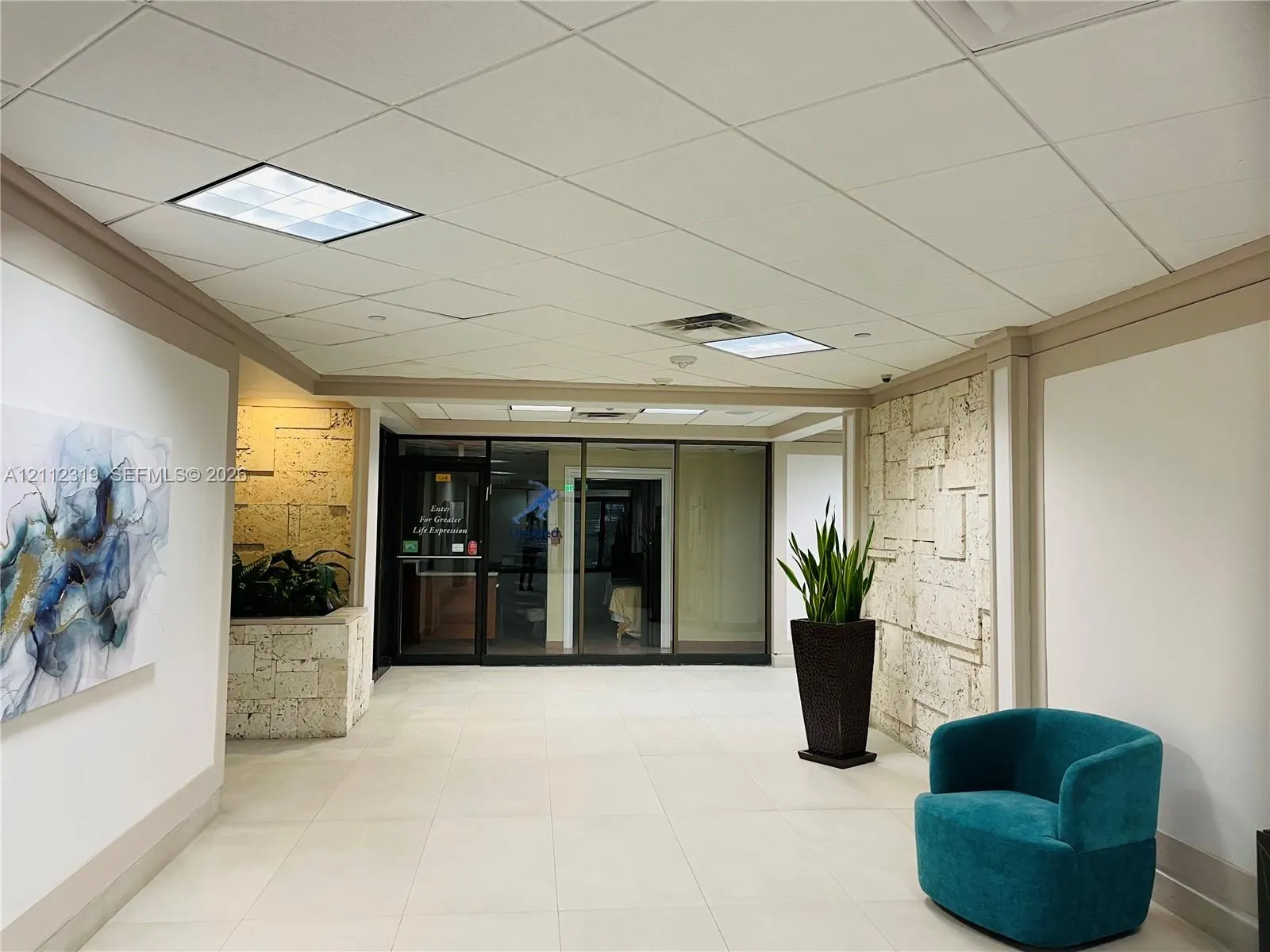 2555 Collins Avenue #C4