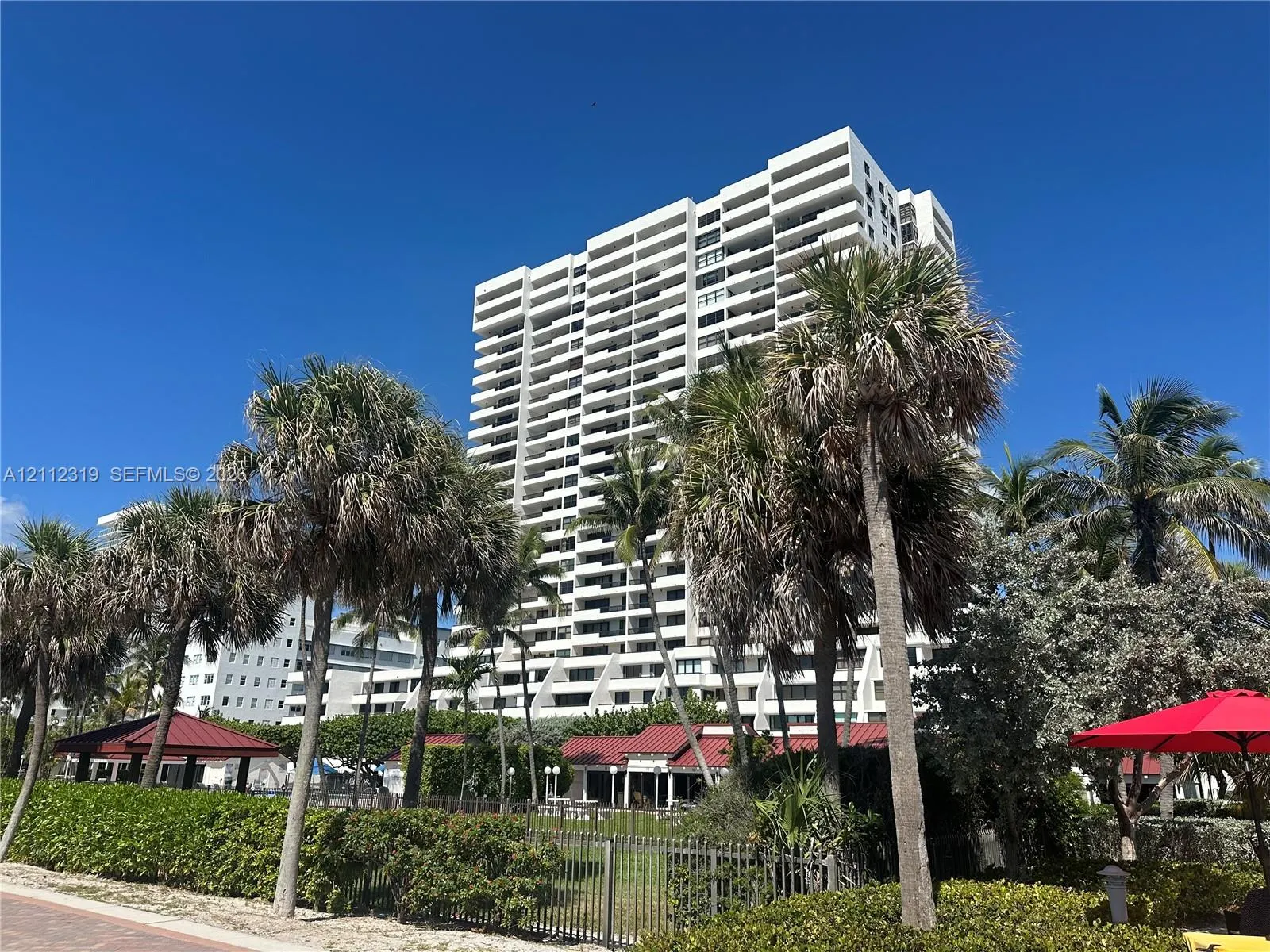 2555 Collins Avenue #C4