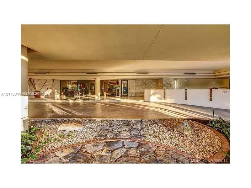 2555 Collins Avenue #C4