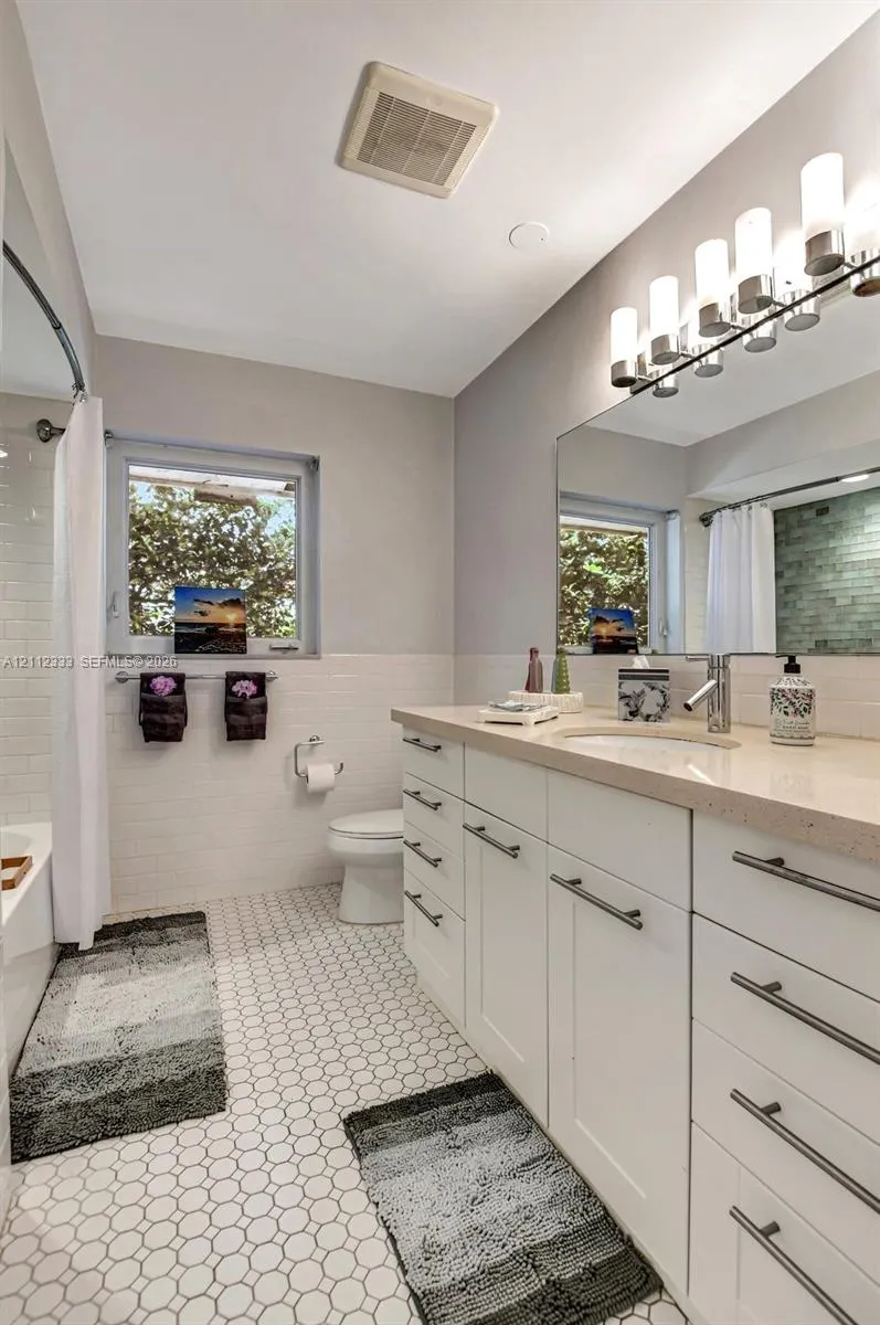 798 NW 15th Avenue