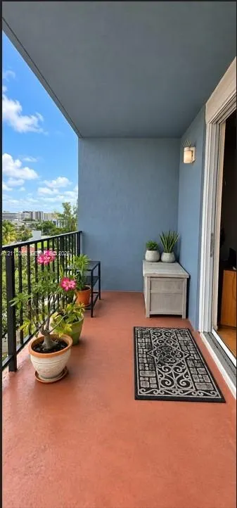 12500 NE 15th Avenue #608
