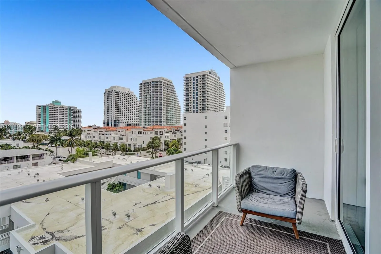 401 N Birch Road #513