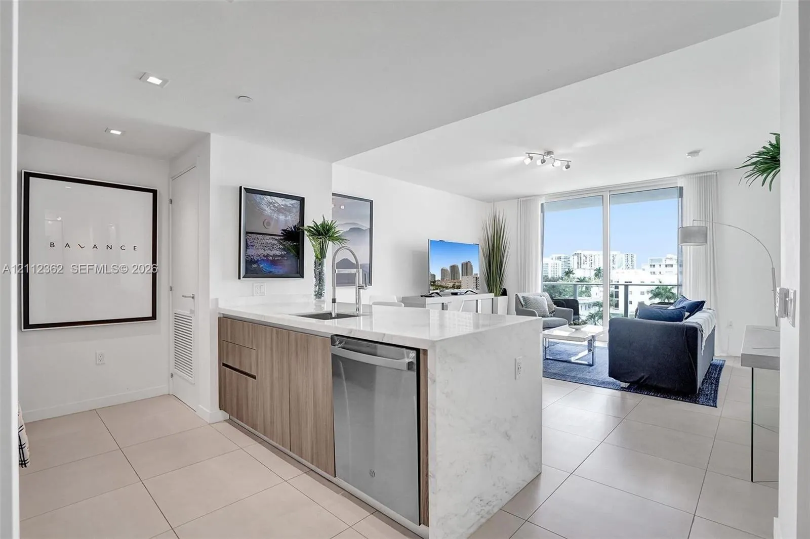 401 N Birch Road #513