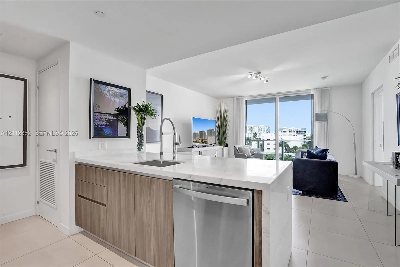 401 N Birch Road #513