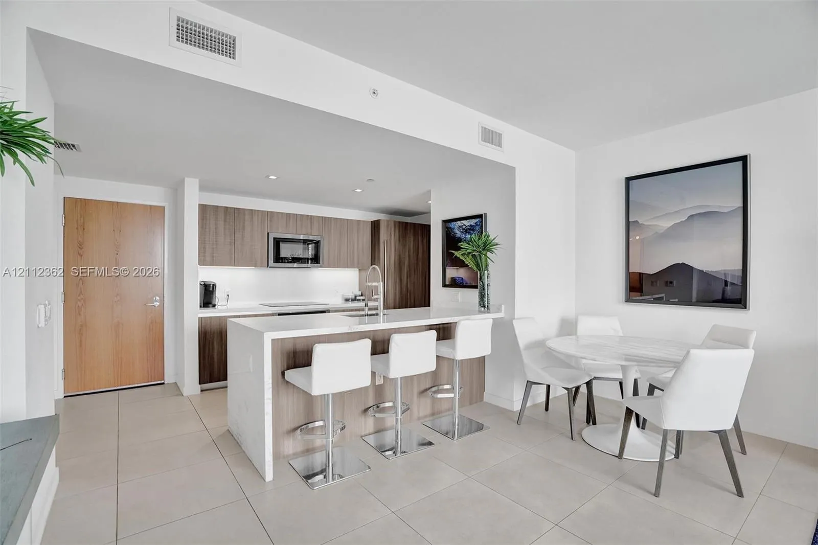 401 N Birch Road #513