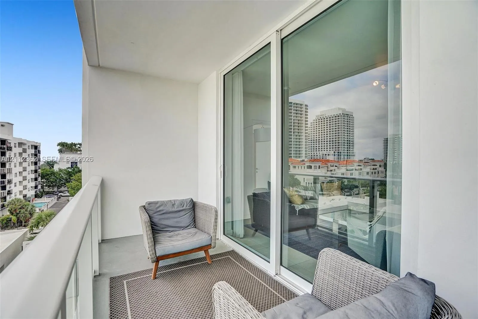 401 N Birch Road #513