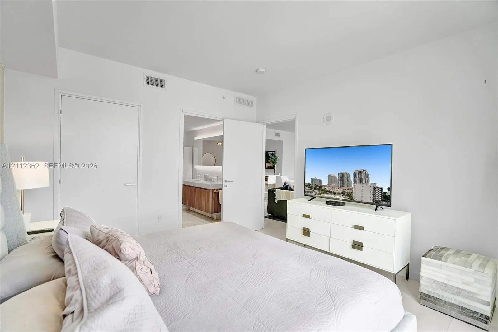 401 N Birch Road #513