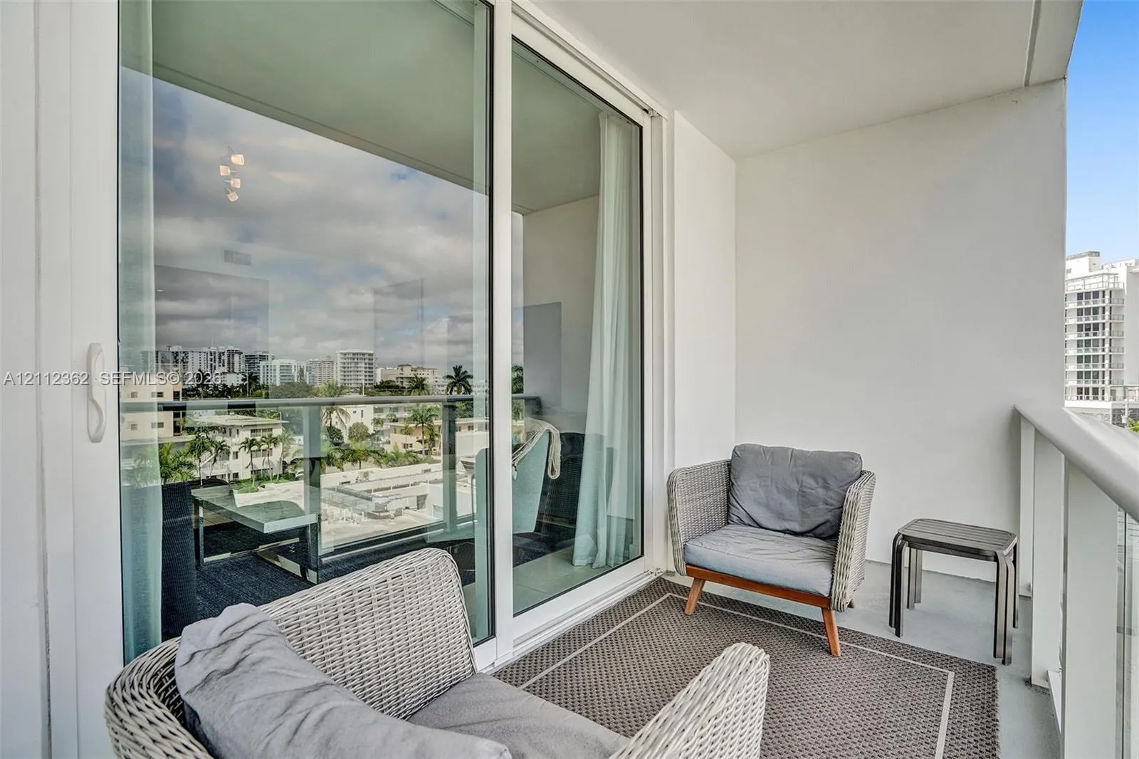 401 N Birch Road #513