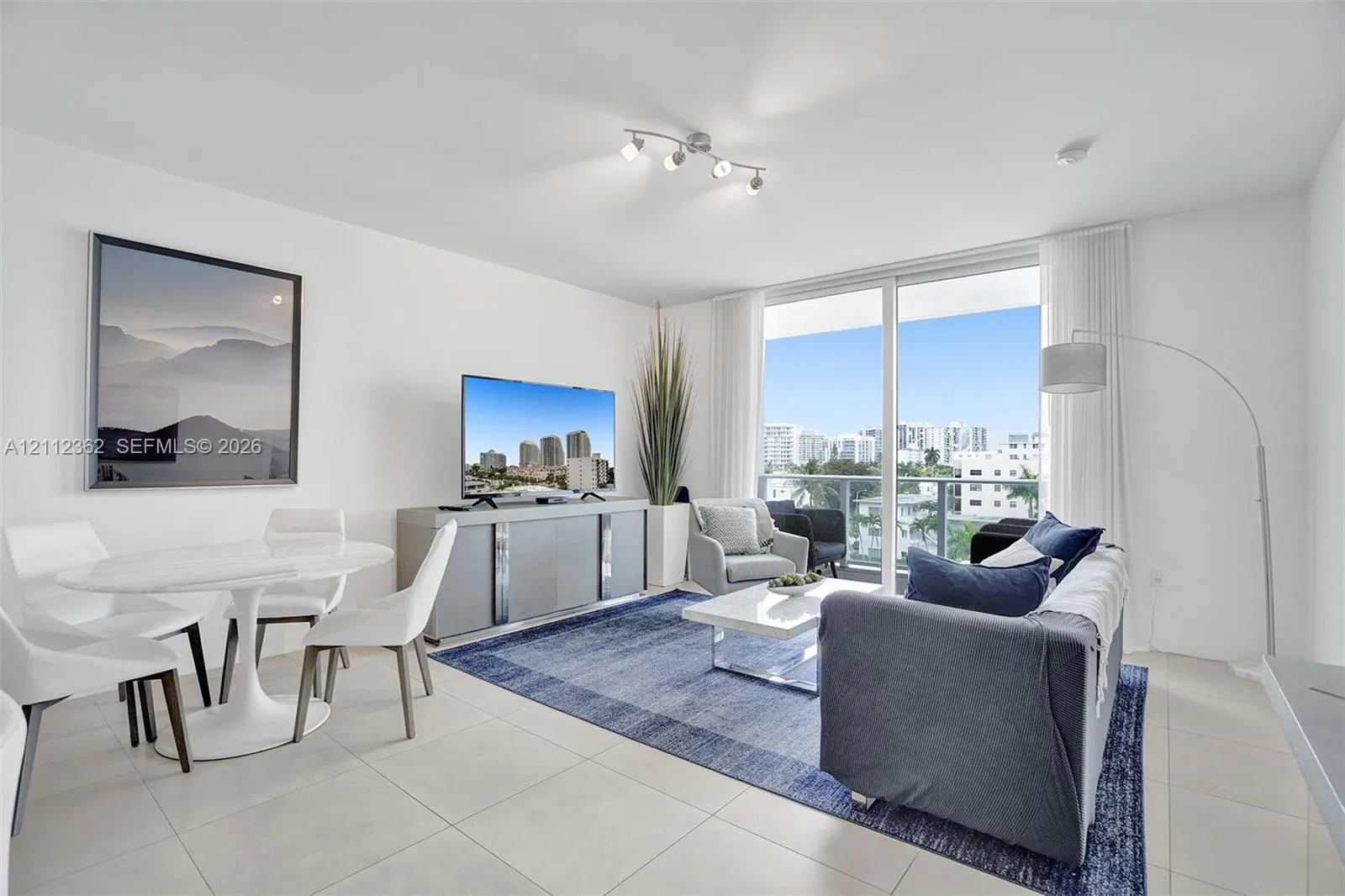 401 N Birch Road #513