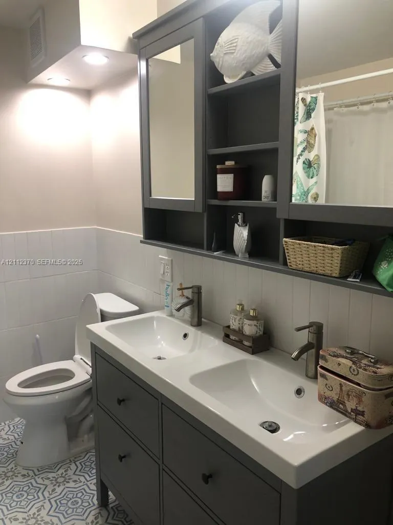 1913 S Ocean Drive #129