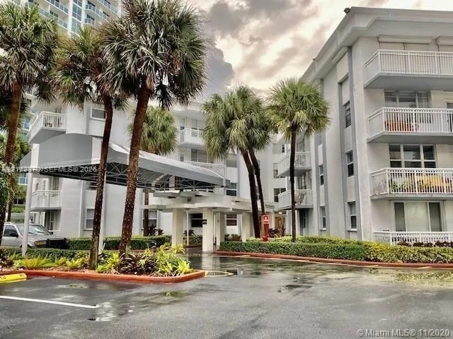 1913 S Ocean Drive #129