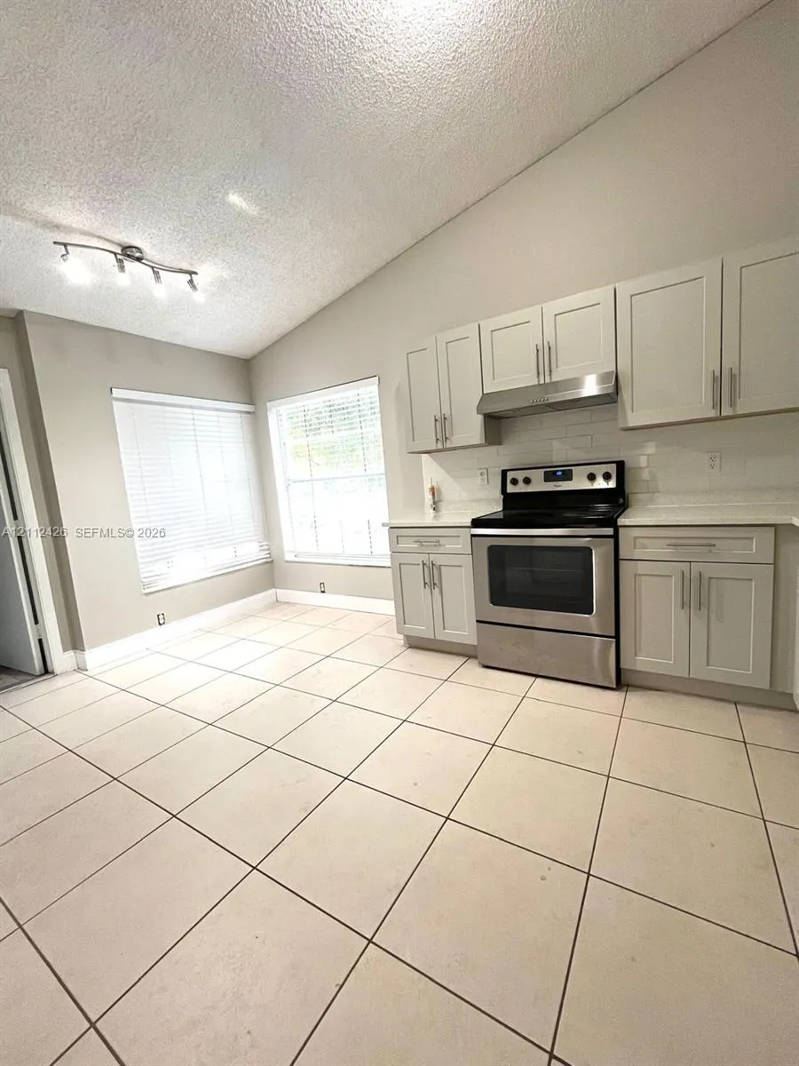 10445 NW 8th Court