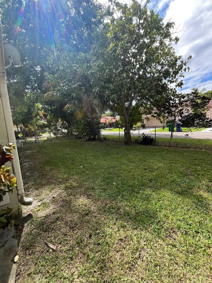10445 NW 8th Court