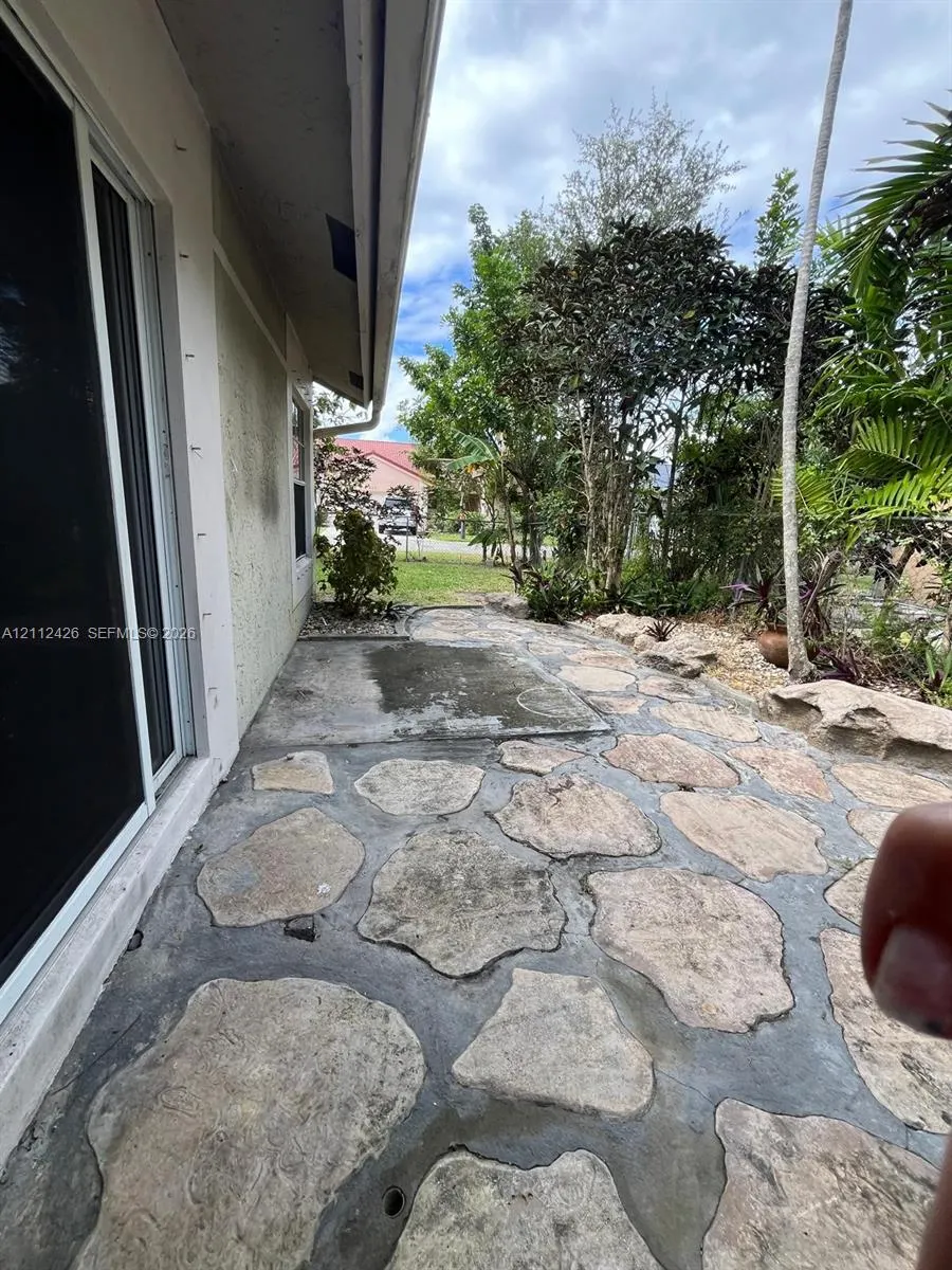 10445 NW 8th Court