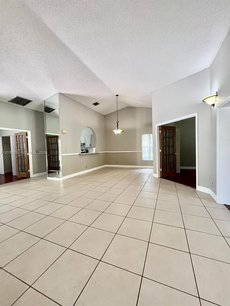 10445 NW 8th Court